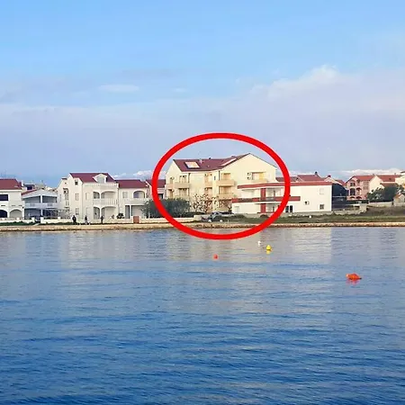 Apartments By The Sea Privlaka, Zadar - 13212 Appartement *